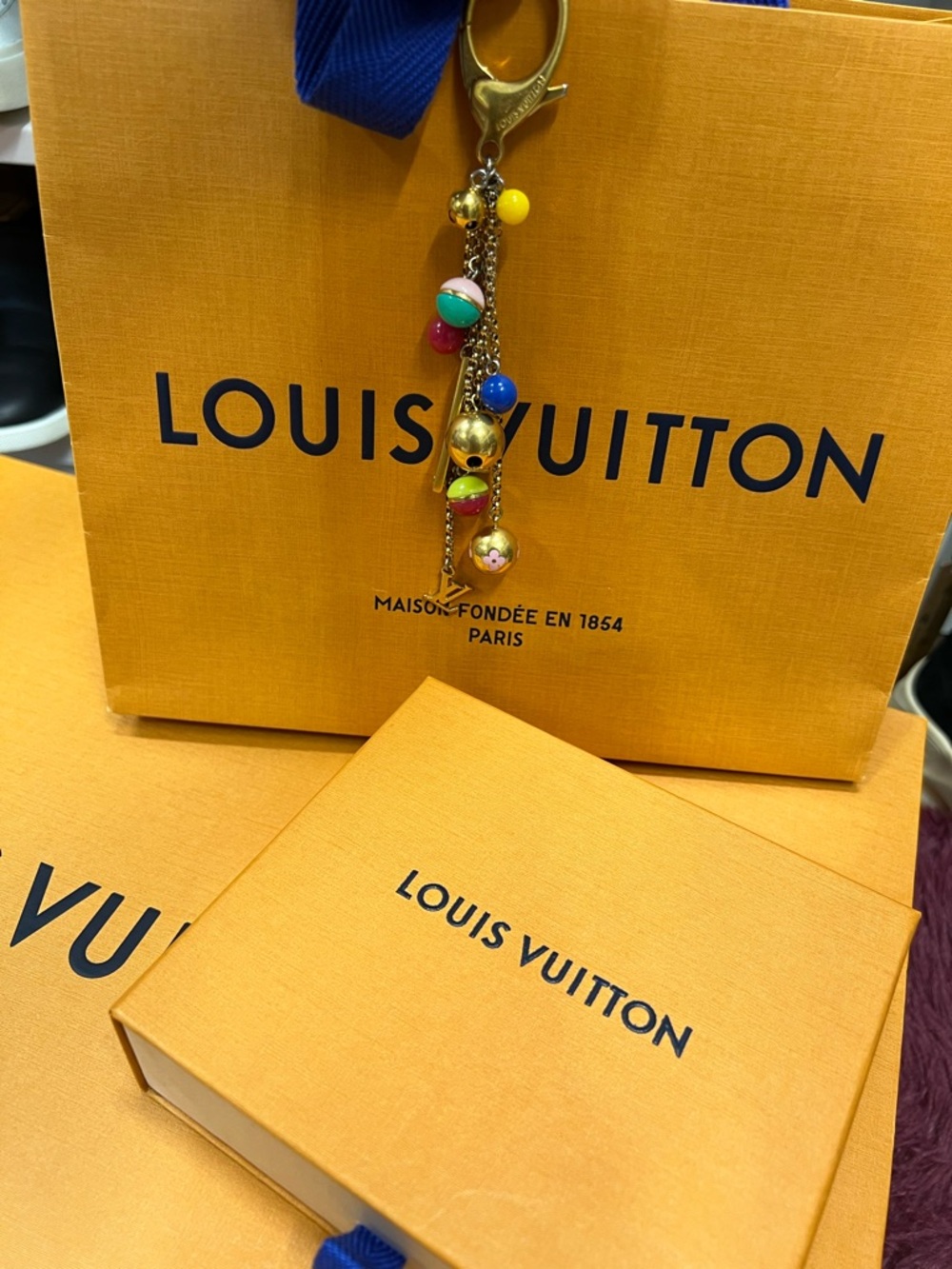 🔥🔥LOUIS VUITTON Porte Cles Grullo Key
Holder metal Gold with box and COA